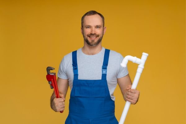 Does a Plumber Replace Pipes?